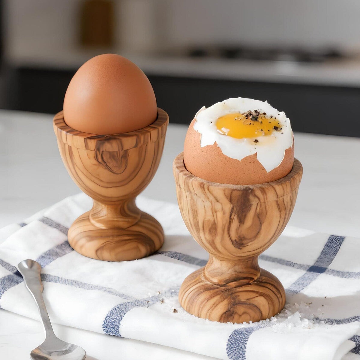 Coquetier en bois d'olivier
