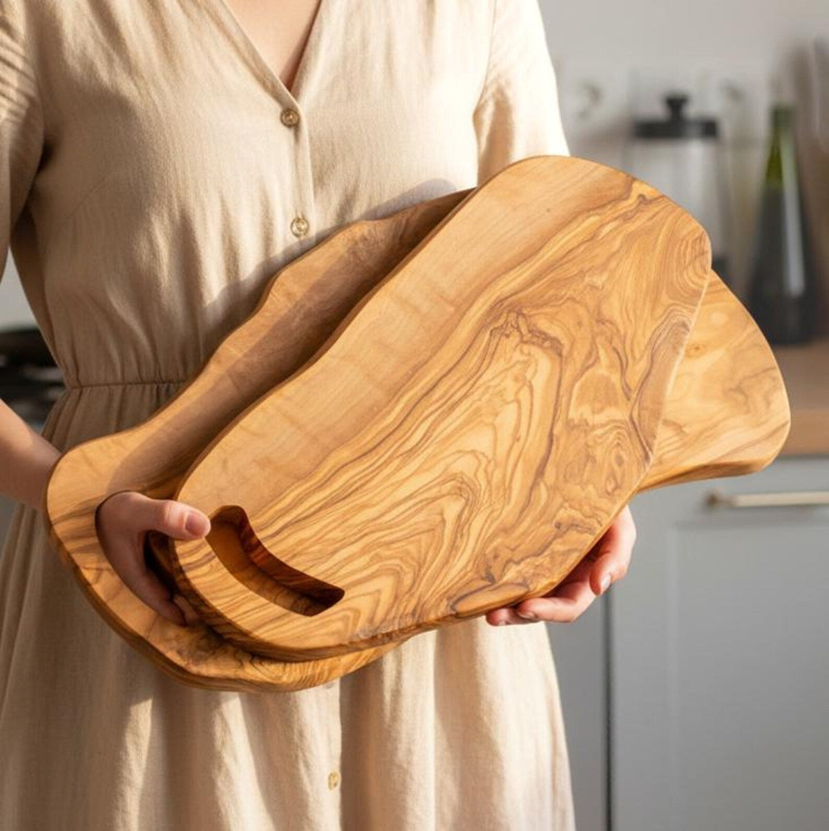 petite planche à découper artisanale en bois d'olivier