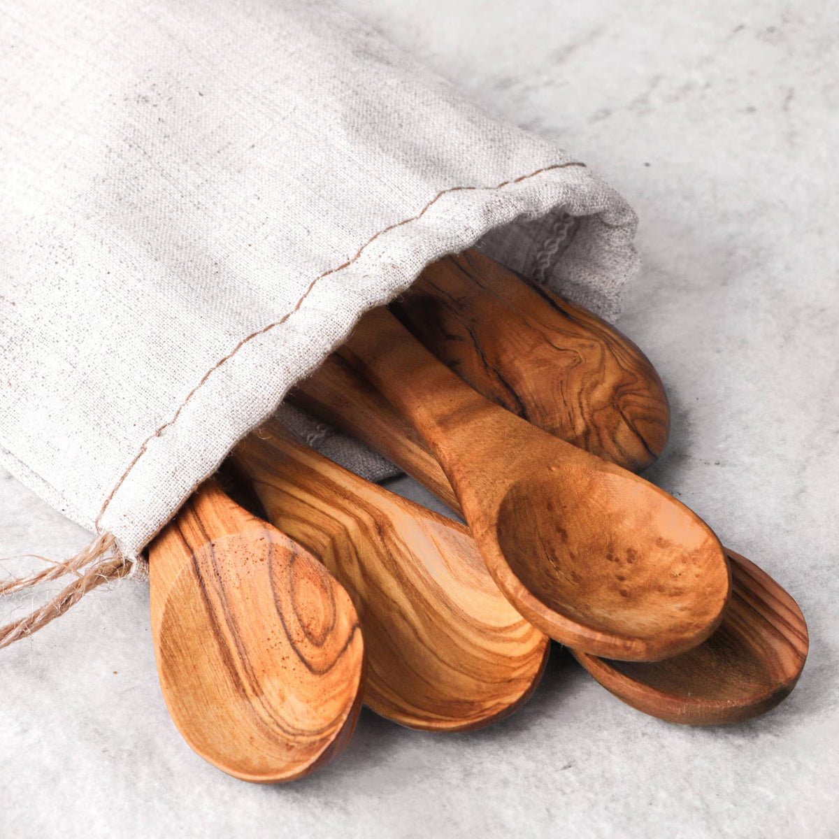 Cuillère en bois d'olivier fabriquée à la main