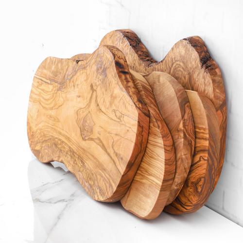 Planche à amuse-gueules en bois d'olivier façonnée à la main