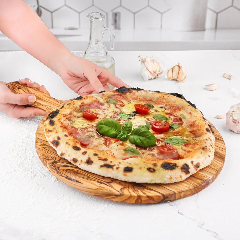 Pelle à pizza artisanale en bois d'olivier