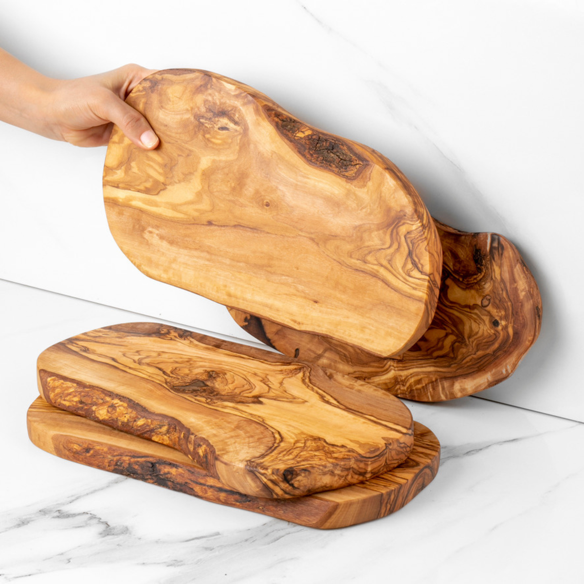 Planche à amuse-gueules en bois d'olivier façonnée à la main