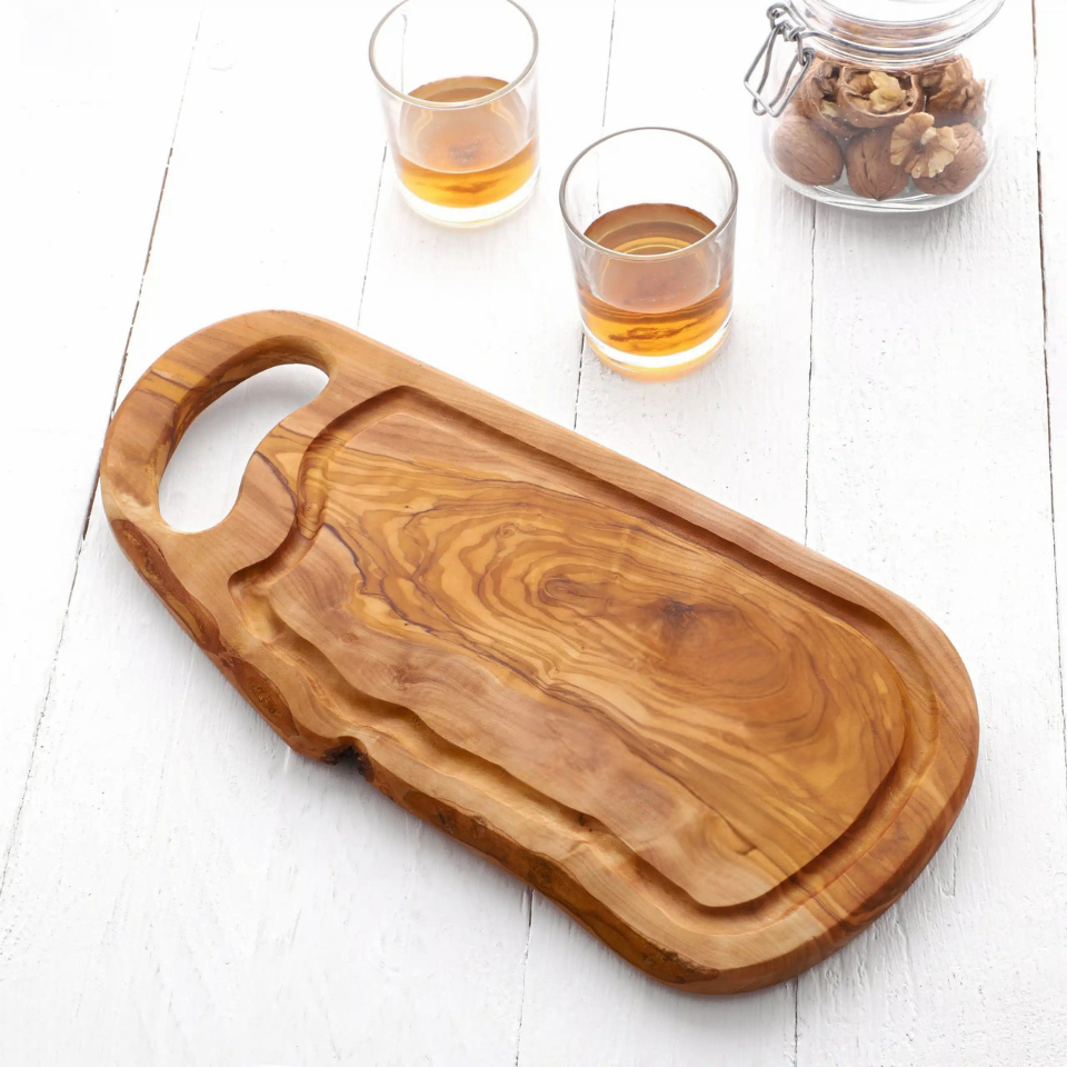 petite planche à découper artisanale en bois d'olivier