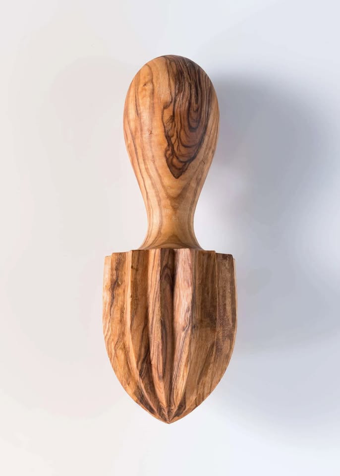 Presse-citron en bois d'olivier