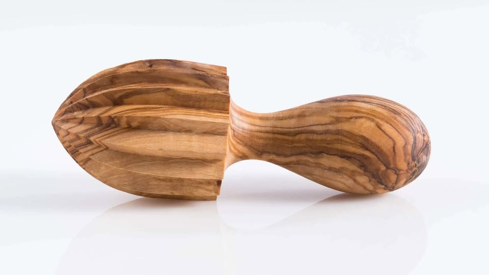 Presse-citron en bois d'olivier