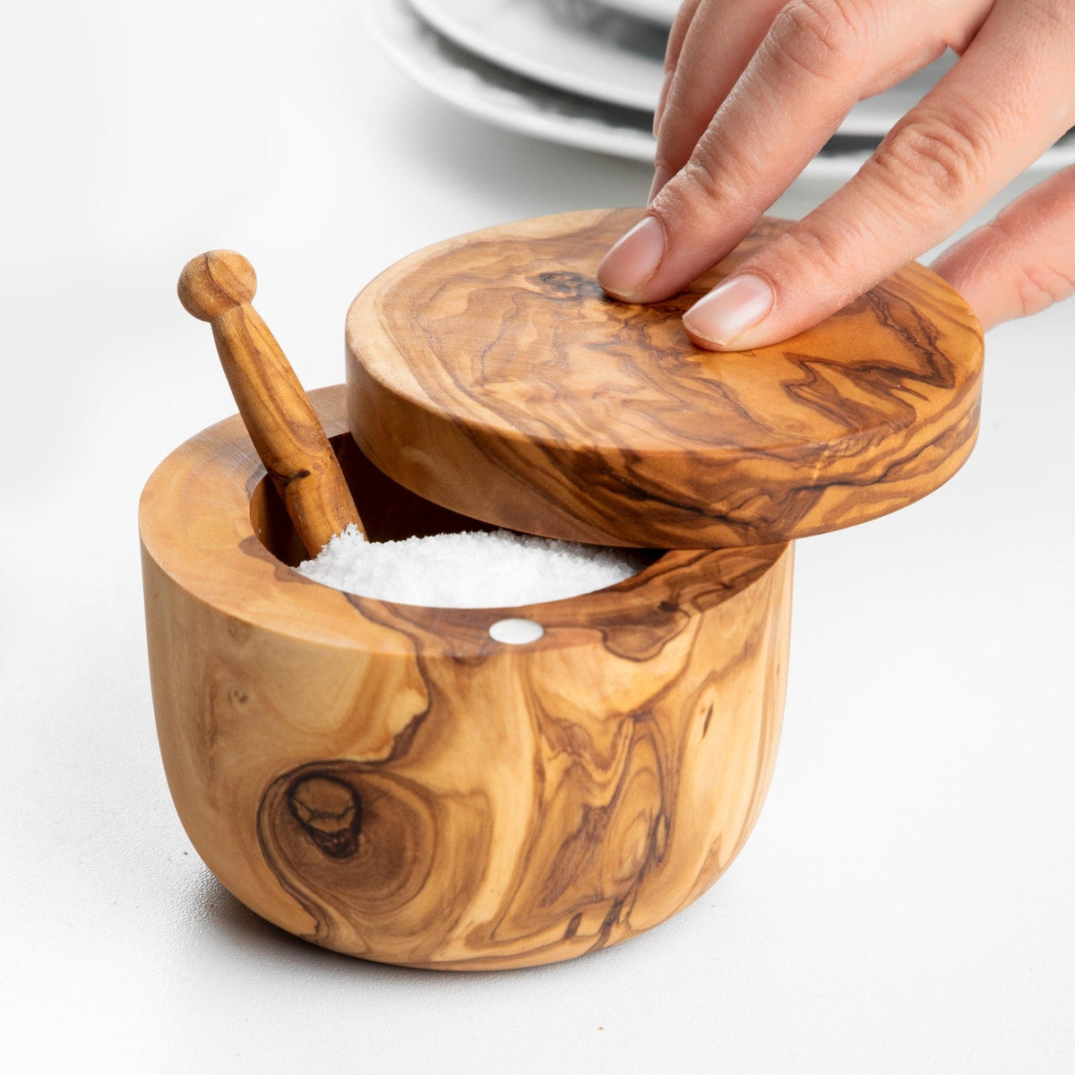 Salière en bois d'olivier avec couvercle