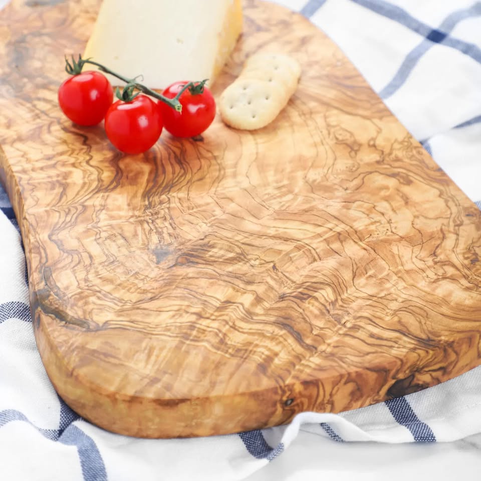 planche à découper artisanale en bois d'olivier